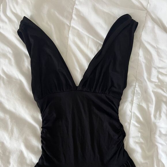 ASOS DESIGN plunge curve hem mini dress with ruched waist in black black size 2 - Picture 10 of 10